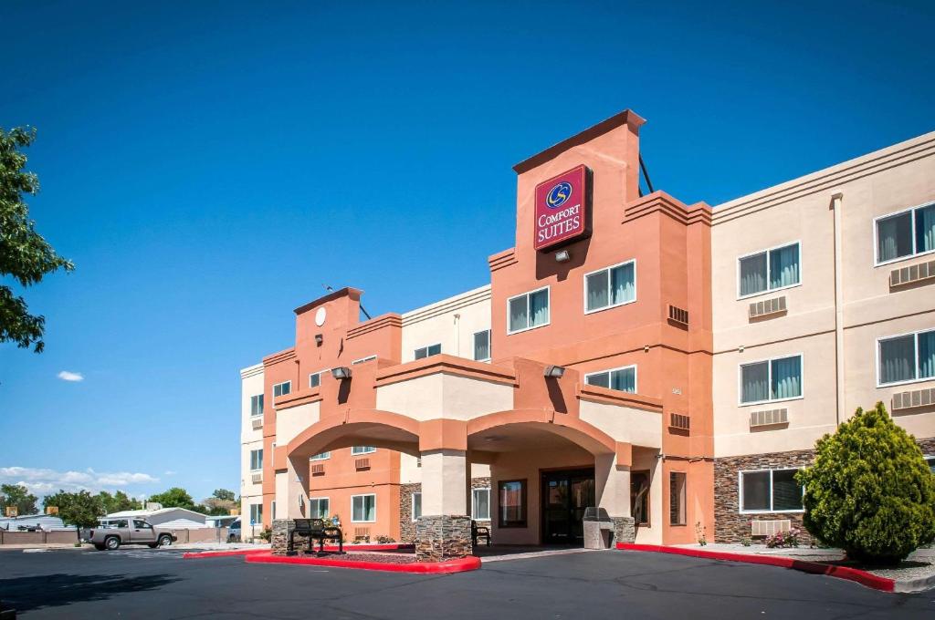 Comfort Suites Albuquerque Main image 1